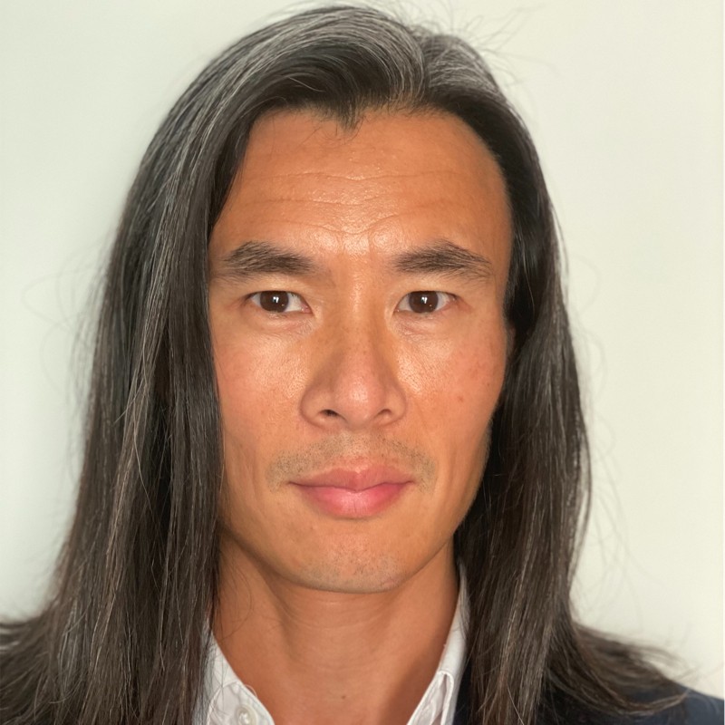 Howie Hoang headshot
